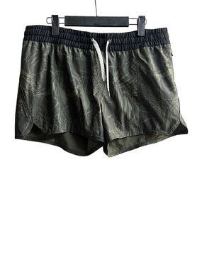 Vuori XL women’s green and black printed shorts